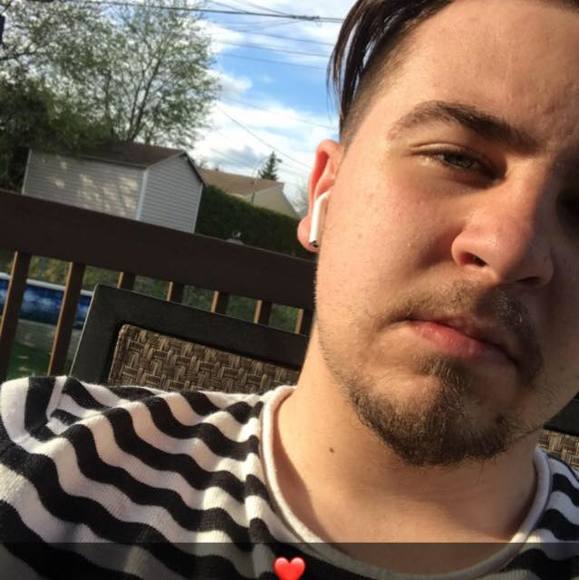 Meet your Posher, Cédric - Picture 1 of 1